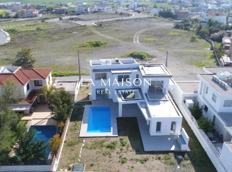 4 bedroom house 296 m² in Latsia, Cyprus
