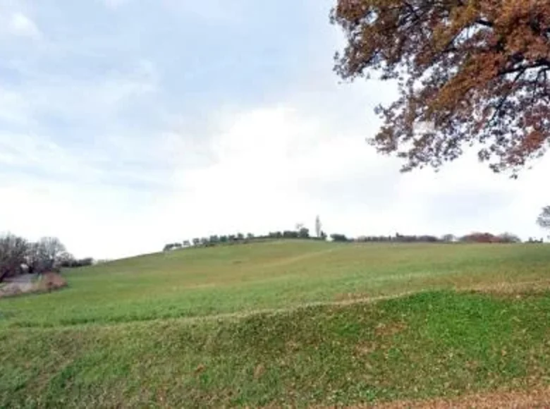 Dom 25 000 m² Terni, Włochy