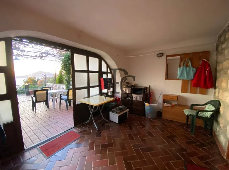 Multilevel apartments 2 bedrooms 140 m² Przno, Montenegro