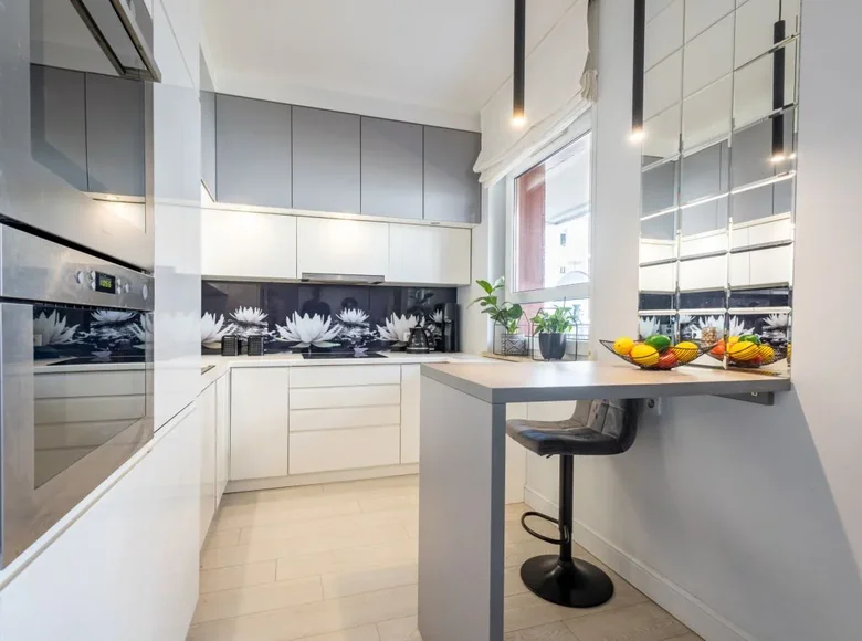 Mieszkanie 3 pokoi 76 m² Łódź, Polska