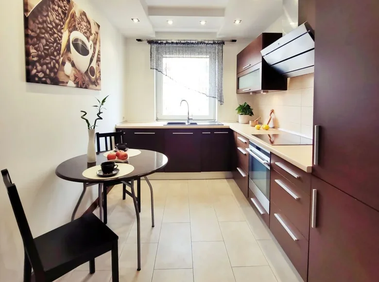 Propiedad comercial 67 m² en Poznan, Polonia