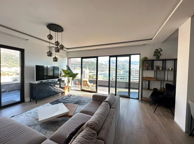 Wohnung 3 Schlafzimmer 130 m² in Budva, Montenegro