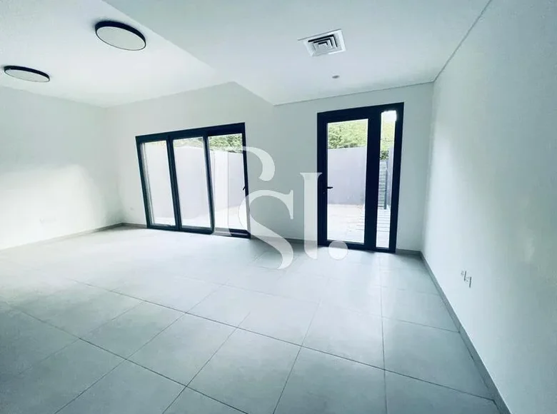 Adosado 3 habitaciones 232 m² en Sarja, Emiratos Árabes Unidos