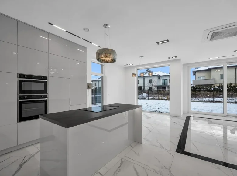 Casa 183 m² en Varsovia, Polonia