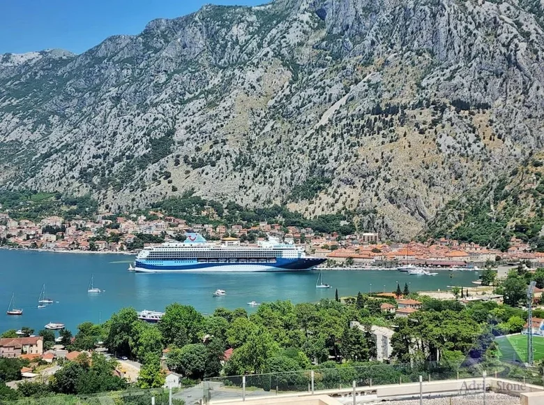 Wohnung 2 Schlafzimmer 136 m² Skaljari, Montenegro