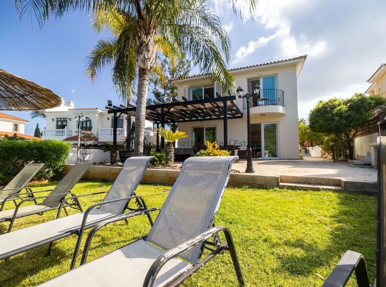 Вилла 5 спален 200 м² Паралимни, Кипр