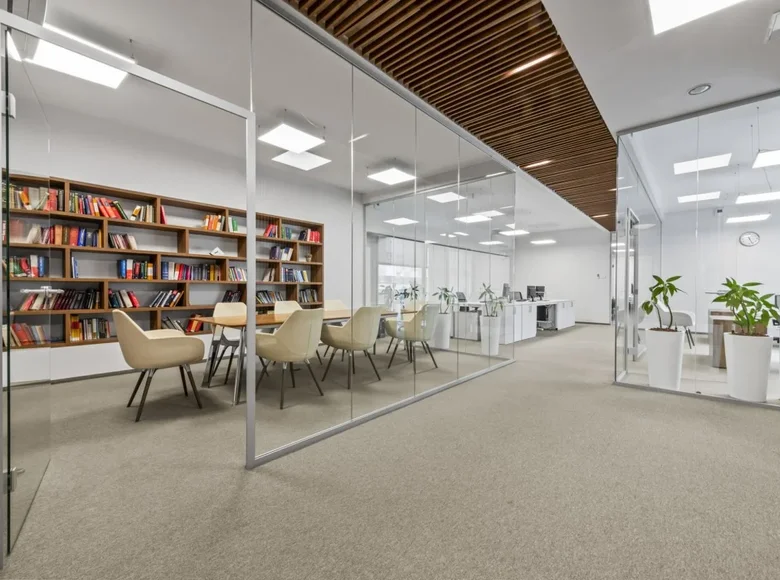 Коммерческое помещение 4 комнаты 148 м² в Варшаве, Польша