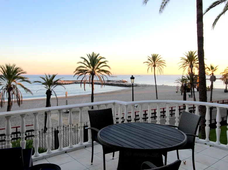Wohnung 4 Schlafzimmer 450 m² Marbella, Spanien