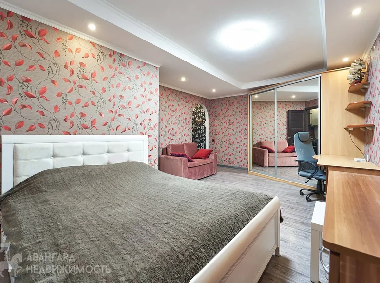 Аренда. 1-комнатная квартира возле метро: ул. Волоха 25