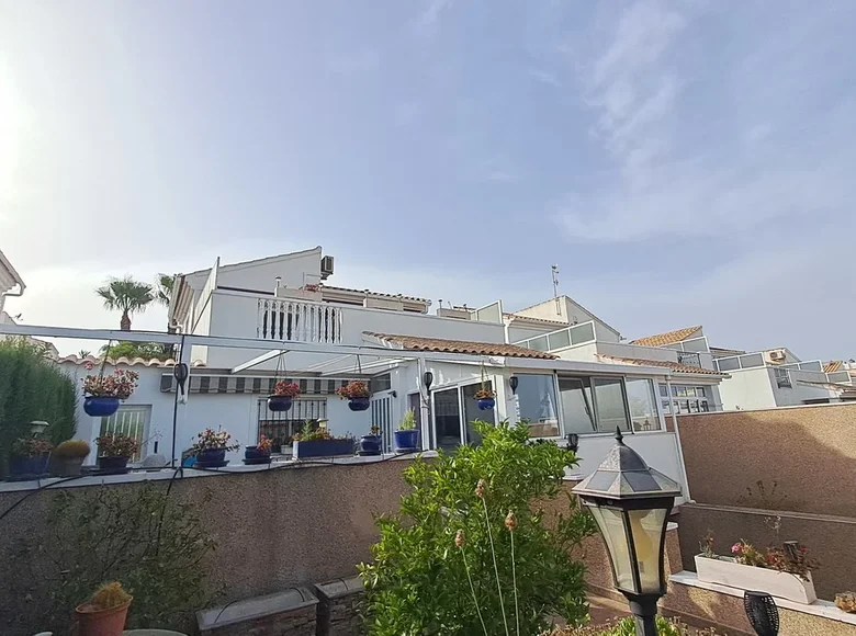Villa de tres dormitorios 182 m² Orihuela, Španjolska