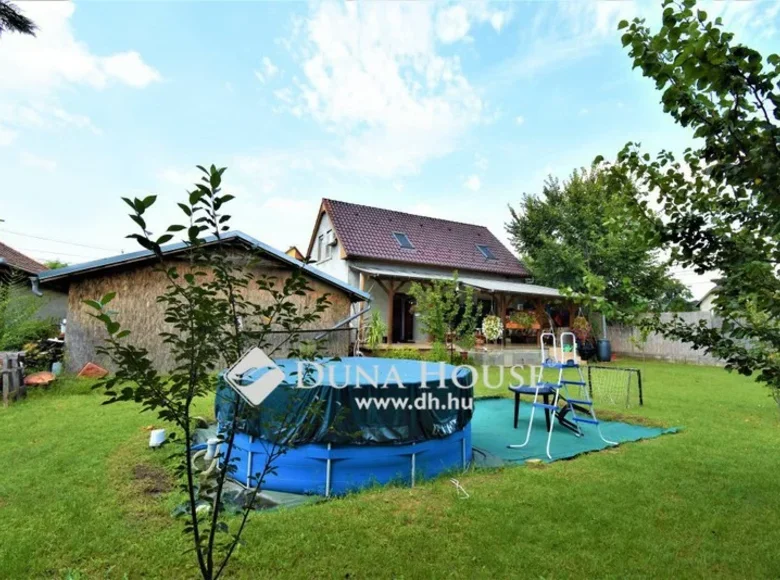 House 2 bathrooms 134 m² in Central Hungary, All countries