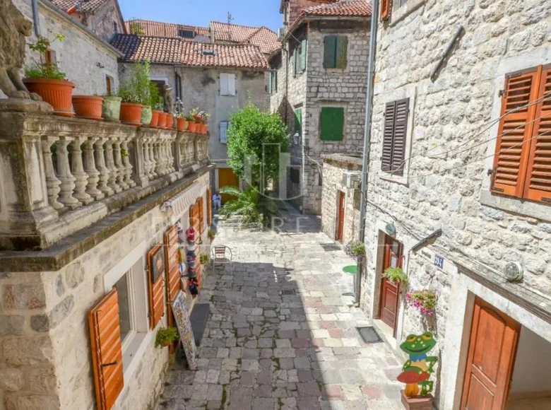 Отель 267 м² Skaljari, Черногория