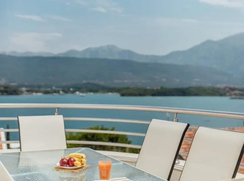 2 bedroom apartment 64 m² Tivat, Montenegro