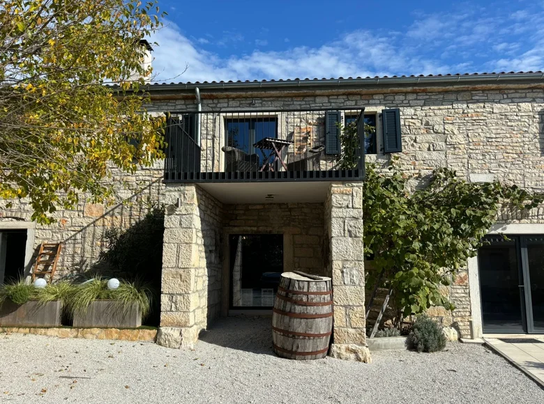 5 bedroom villa 302 m² Grad Porec, Croatia