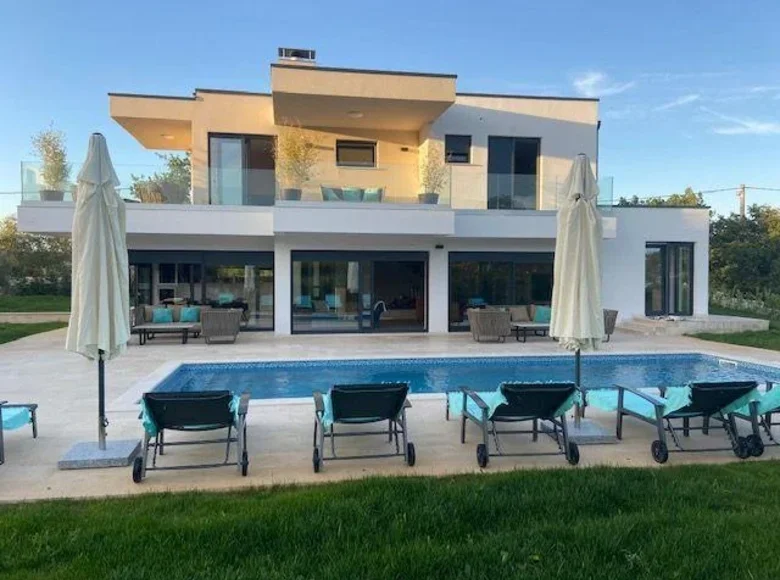 4 bedroom Villa 201 m² Grad Porec, Croatia