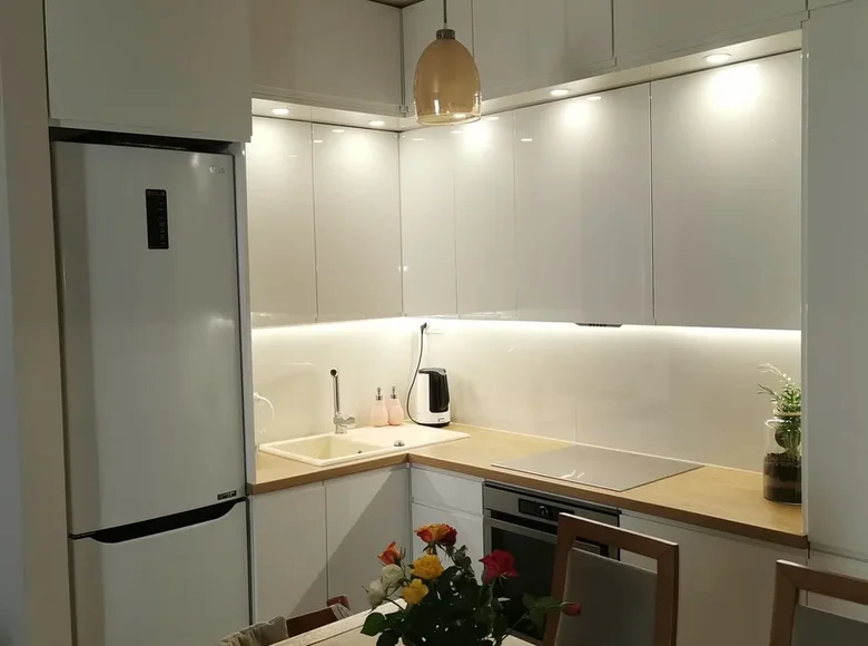 Mieszkanie 2 pokoi 43 m² w Warszawa, Polska