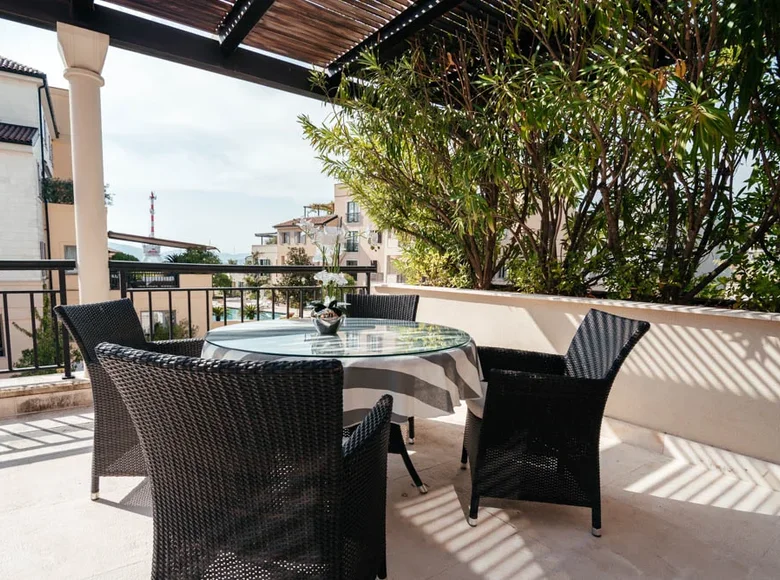 Apartamento 3 habitaciones 170 m² en Tivat, Montenegro