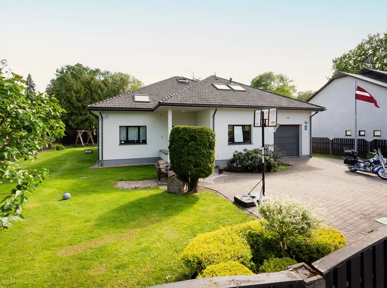 8 room house 317 m² Riga, Latvia