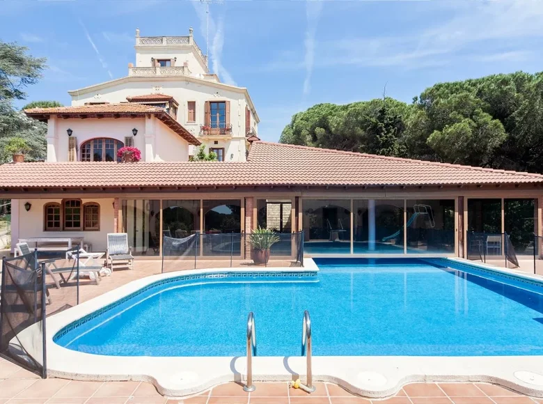 Villa 8 bedrooms 1 648 m² Mataro, Spain
