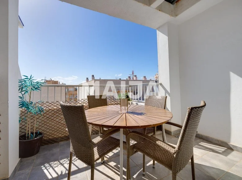 Mieszkanie 4 pokoi 80 m² Torrevieja, Hiszpania
