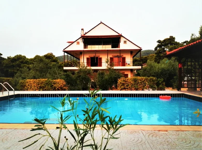 villa de 5 dormitorios 320 m² Loutraki Perachora Agioi Theodoroi Municipality, Grecia