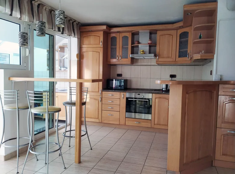 Квартира 3 спальни  Будва, Черногория