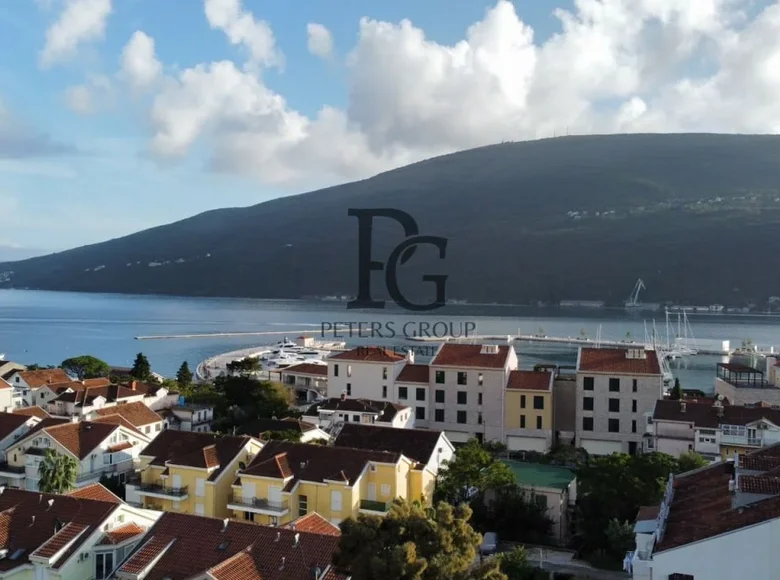 Atterrir  Đenovići, Monténégro