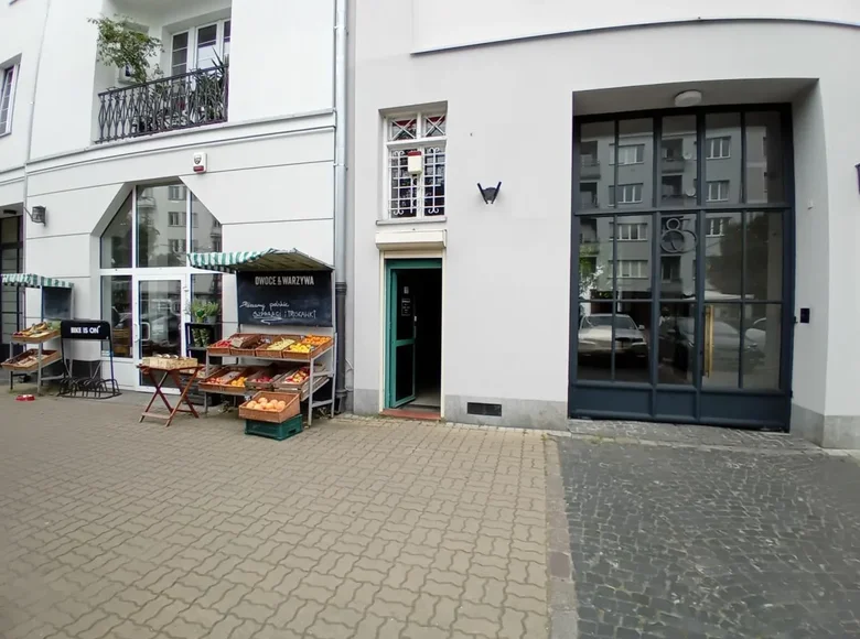 Commercial property 1 room 42 m² in Warsaw, Poland