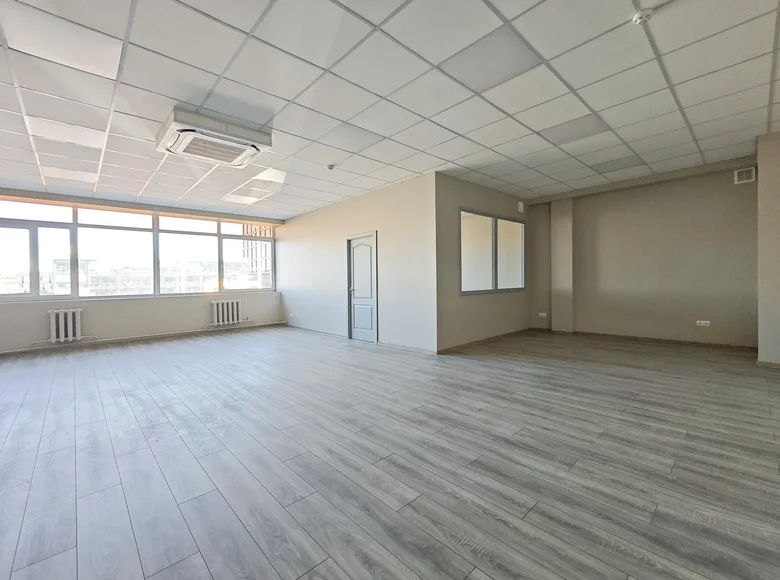 Büro 79 m² in Minsk, Belarus