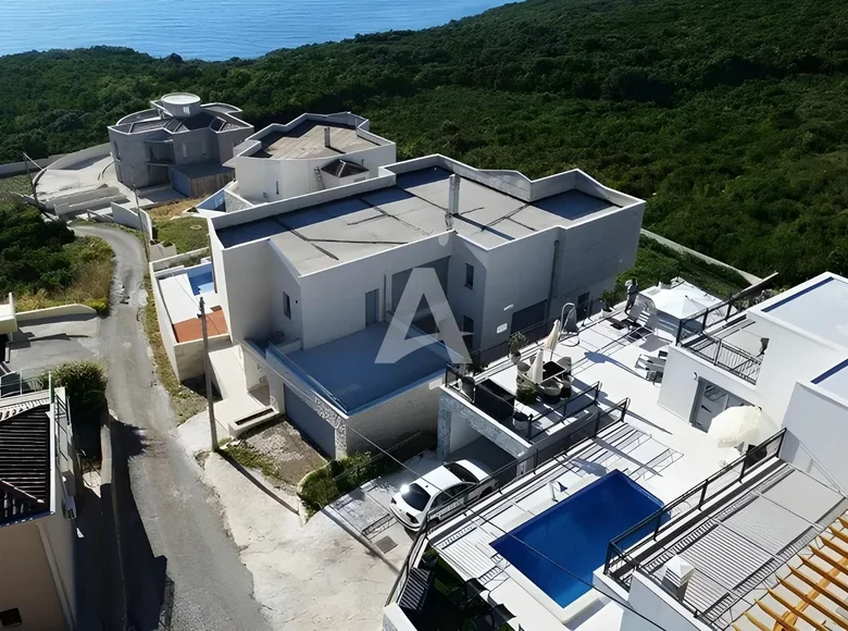 Villa de 4 dormitorios  Montenegro, Montenegro