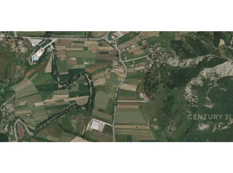 Land 2 500 m² Peze e Vogel, Albania
