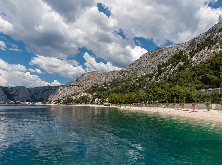 House 3 332 m² Grad Omis, Croatia