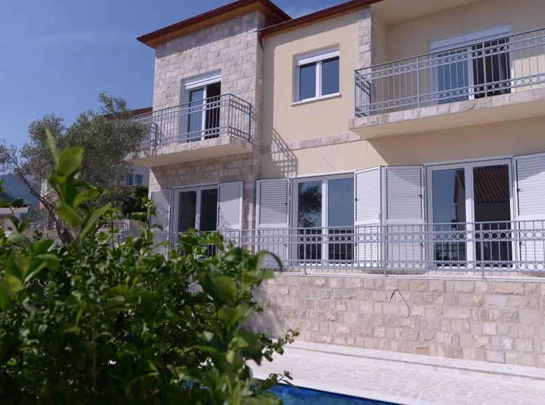 3 bedroom villa 215 m² Becici, Montenegro