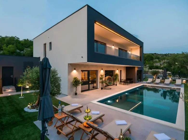 Дом 4 спальни 295 м² Макарска, Хорватия