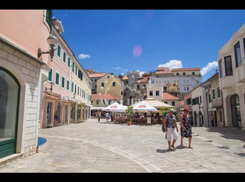 Commercial property 102 m² in Herceg Novi, Montenegro