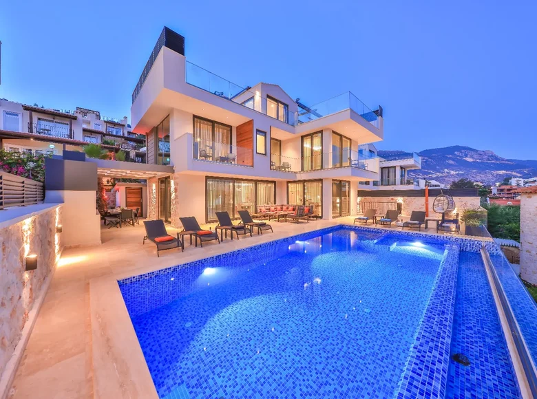 Villa de 7 dormitorios 370 m² Kalkan, Turquía