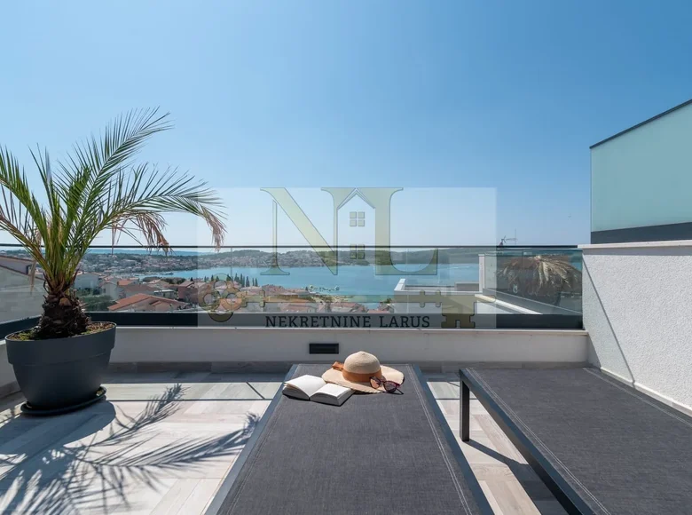 2 bedroom penthouse Okrug Gornji, Croatia