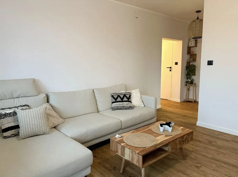 Apartamento 4 habitaciones 76 m² en Varsovia, Polonia