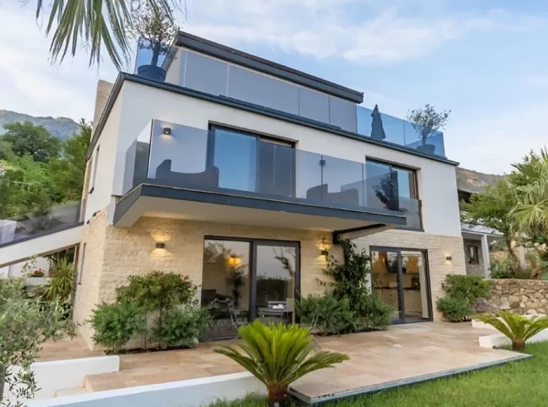 Atterrir 8 chambres 293 m² en Stanisici, Monténégro
