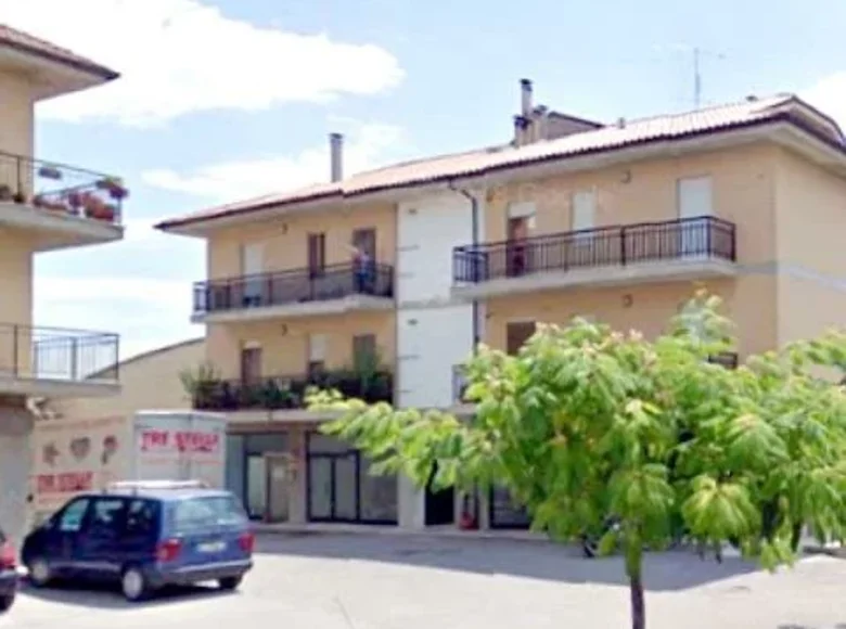Commercial property 75 m² in Terni, Italy