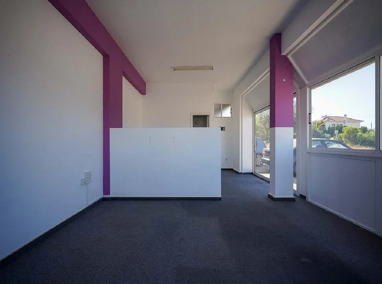 Sklep  Paralimni, Cypr