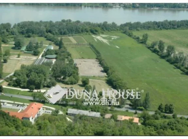 Parcelas 9 329 m² Pilismarot, Hungría