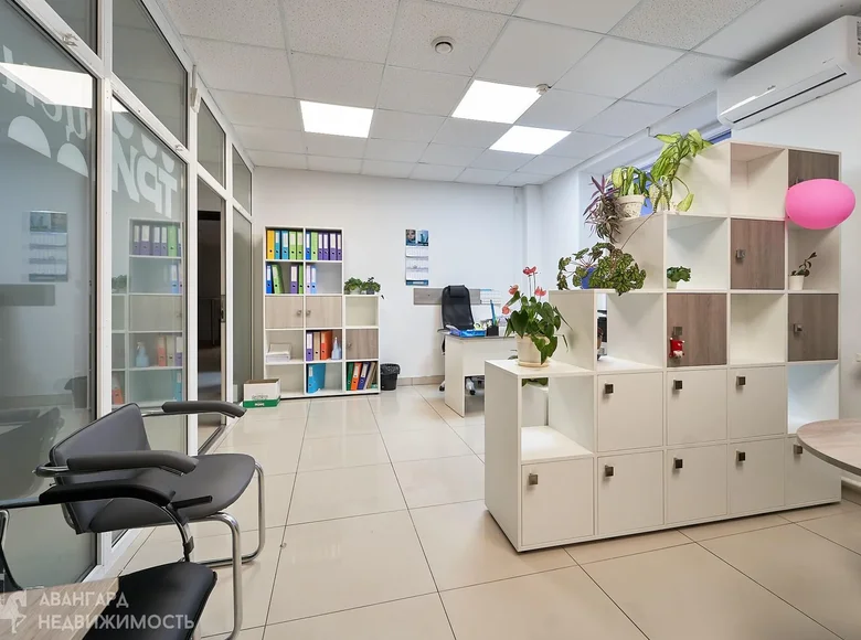 Oficina 10 habitaciones 423 m² en Minsk, Belarús