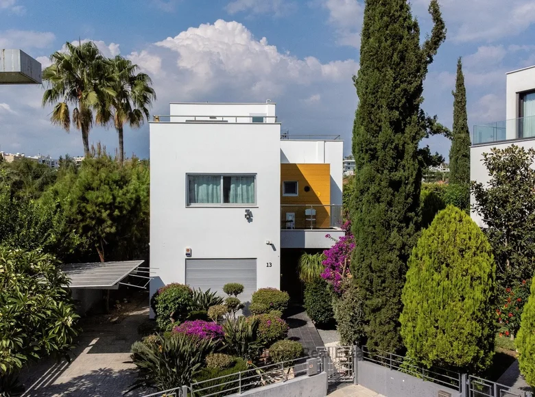 5-Schlafzimmer-Villa 276 m² Germasogeia, Zypern