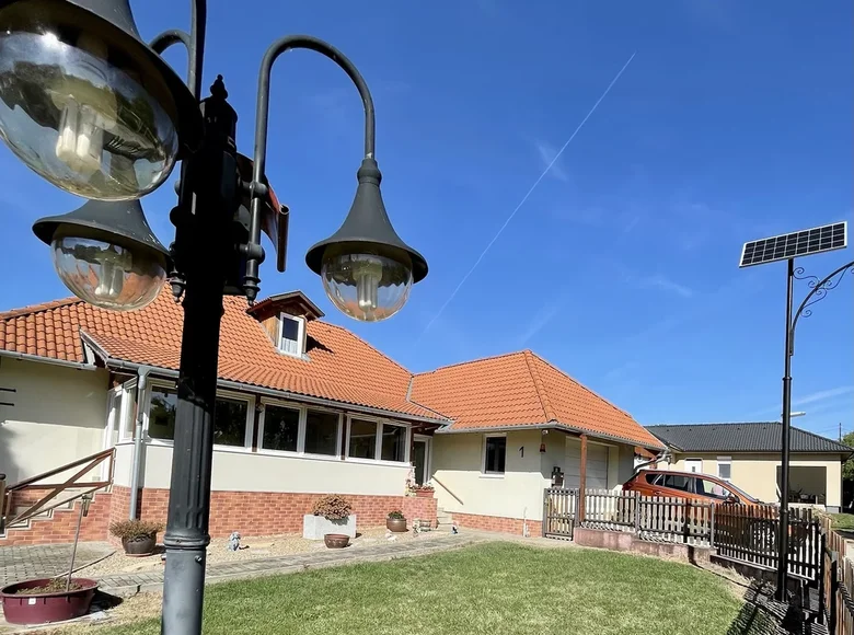 Mansion 4 bedrooms 221 m² in IV koerzet, Hungary