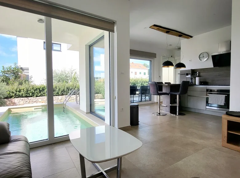 3 bedroom apartment 118 m² Njivice, Croatia