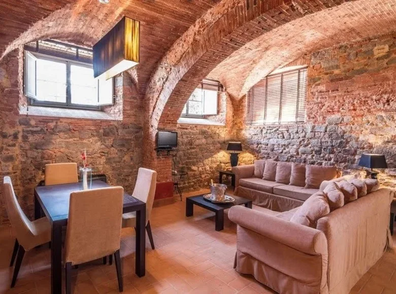 Квартира 2 спальни 116 м² Лукка, Италия