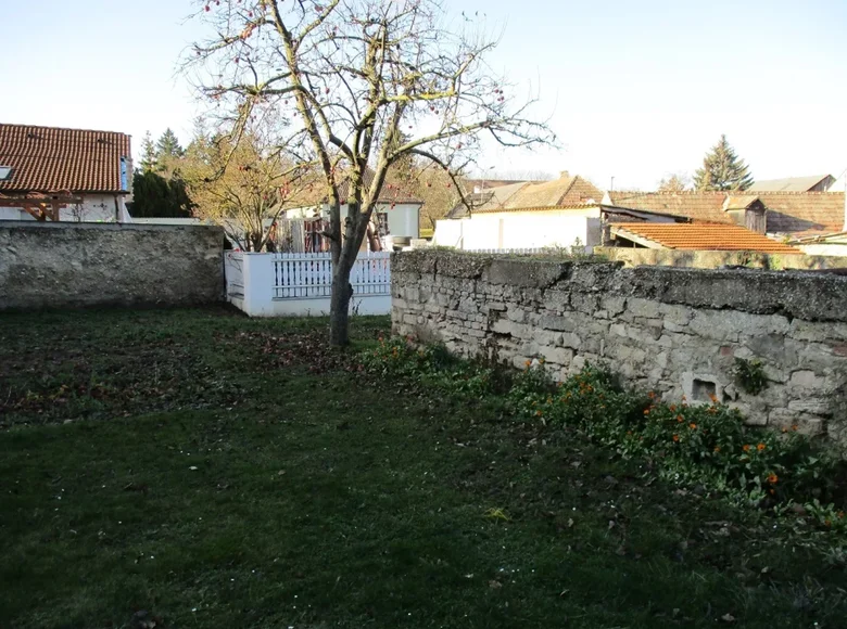 Land 276 m² Petronell Carnuntum, Austria