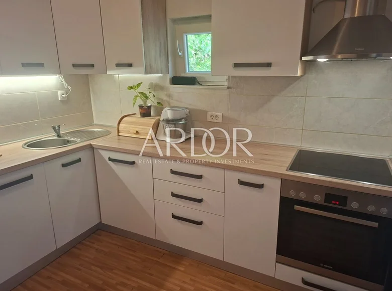 2 bedroom apartment 65 m² Sroki, Croatia