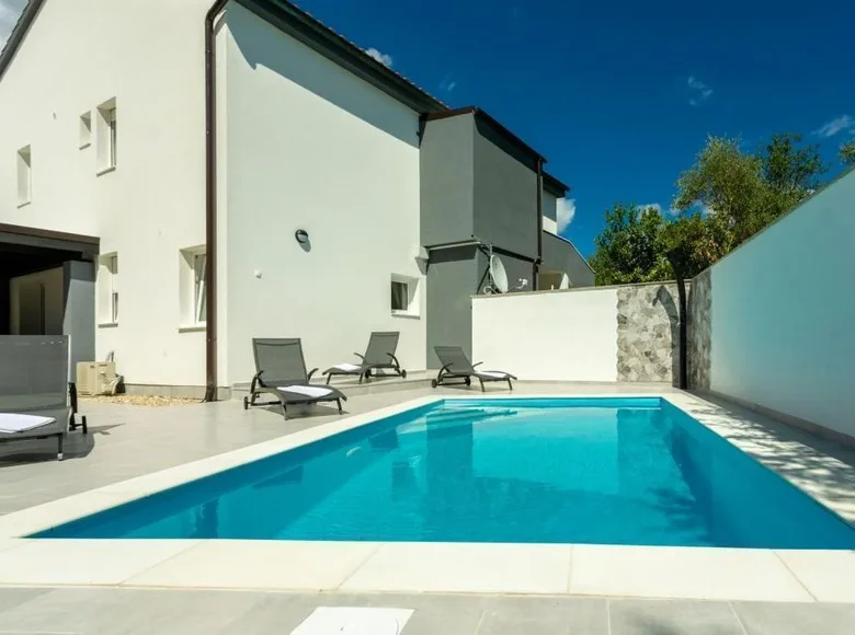 3-Schlafzimmer-Villa 110 m² Gespanschaft Küstenland-Bergland, Kroatien